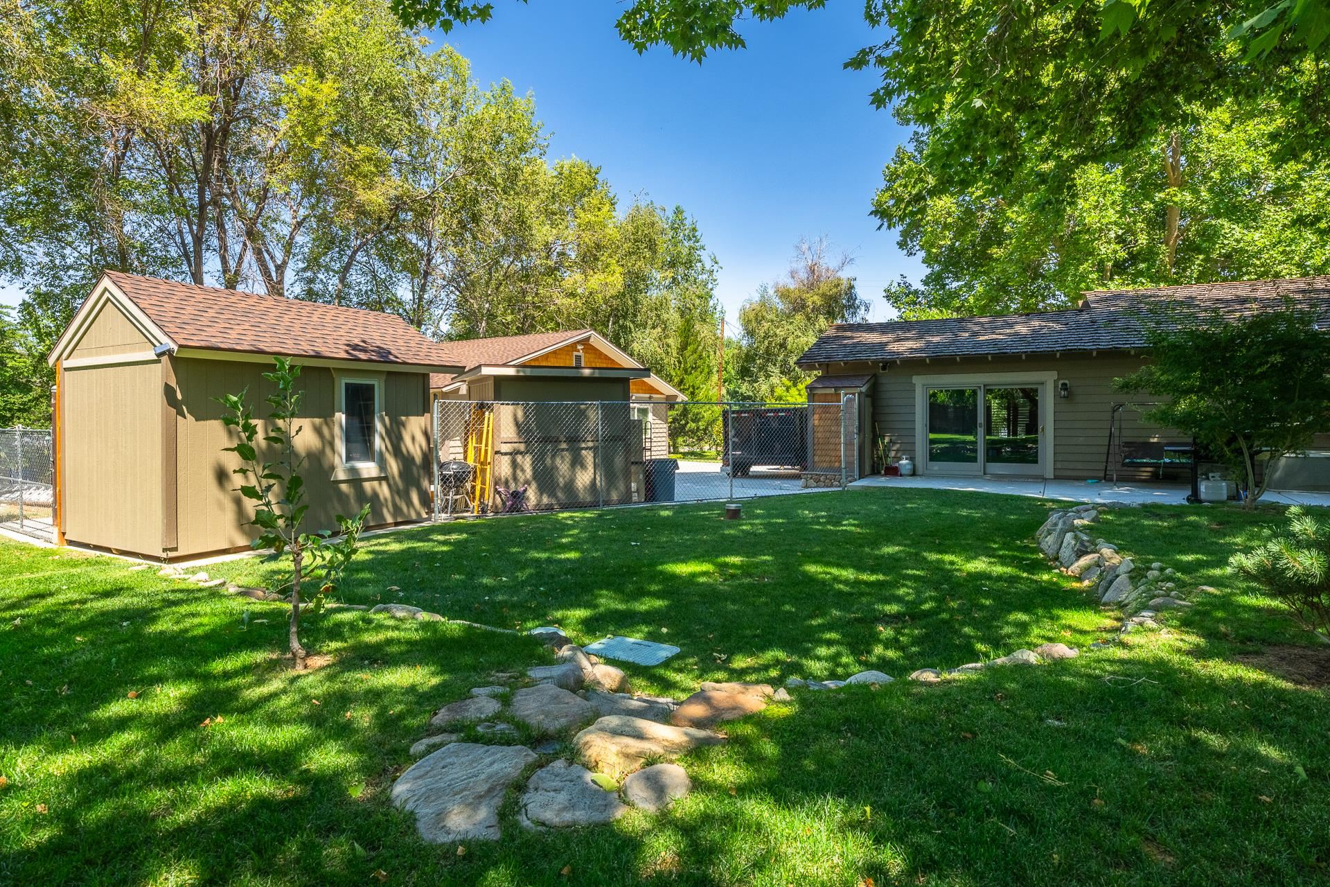 325 Mt Tom Road Bishop, CA 93514 - Photo 33 of 33 a view of a house with a yard
