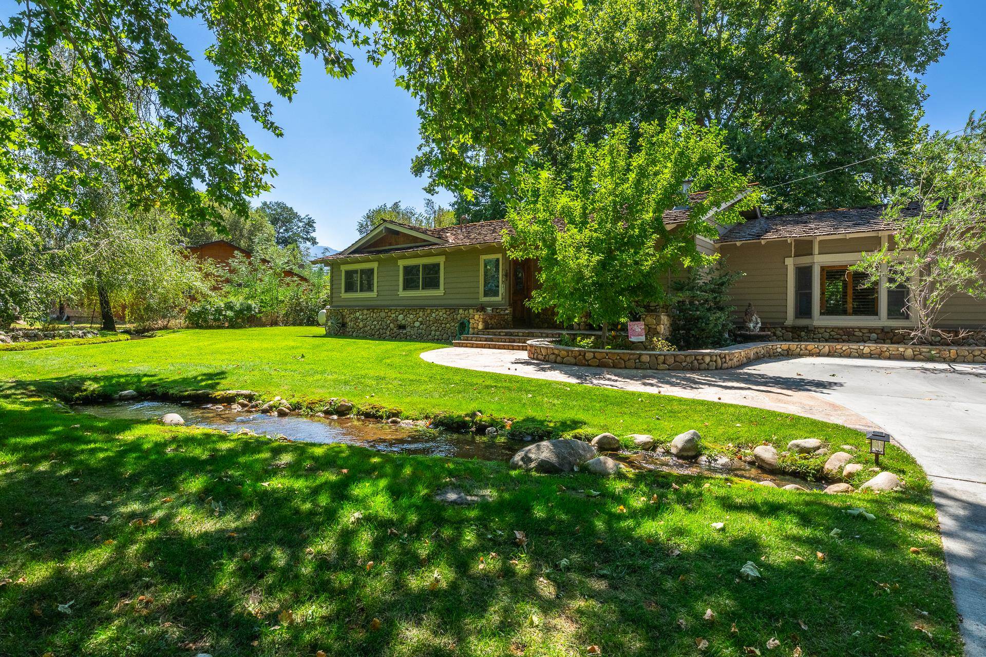325 Mt Tom Road Bishop, CA 93514 - Photo 6 of 33 a view of a house with a swimming pool and a yard