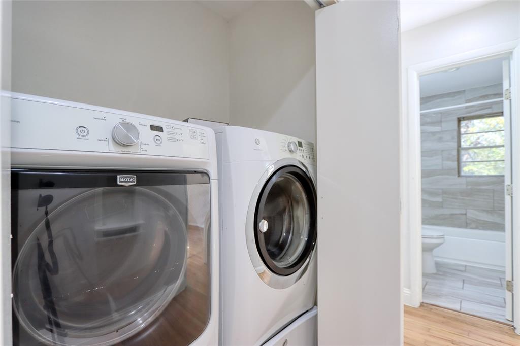 4520 Utah Avenue Dallas, TX 75216 - Photo 19 of 27 a utility room with dryer and washer
