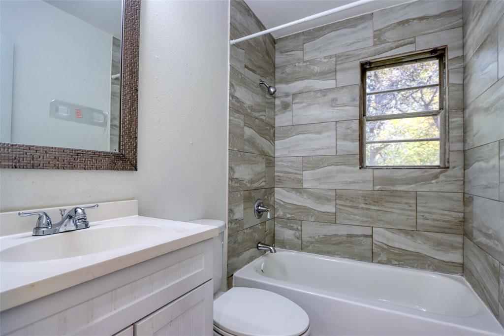 4520 Utah Avenue Dallas, TX 75216 - Photo 22 of 27 a bathroom with a sink toilet bathtub and vanity