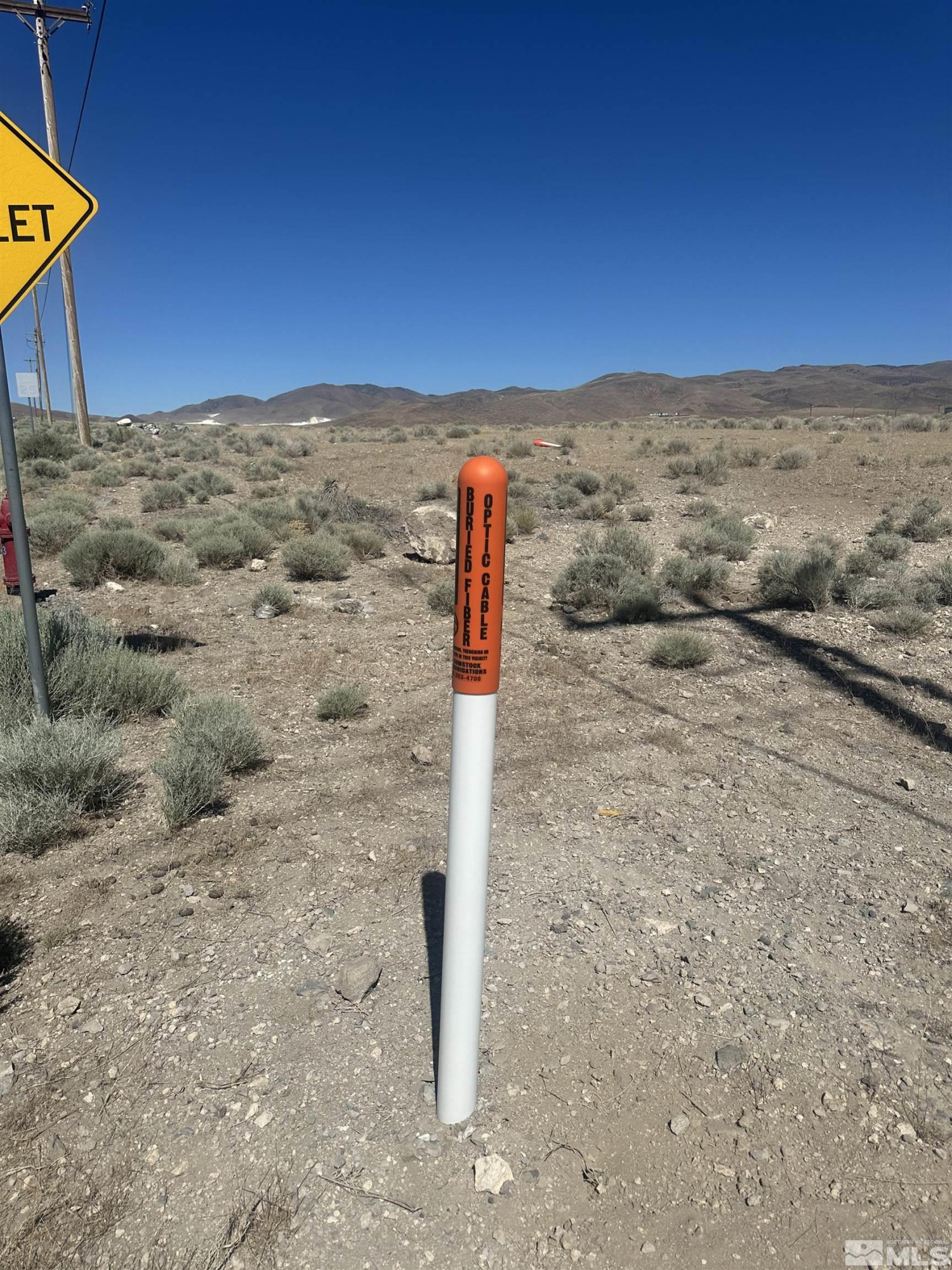 1333 Venice Drive Sparks, NV 89437 - Photo 37 of 40 a view of a yard with wooden fence