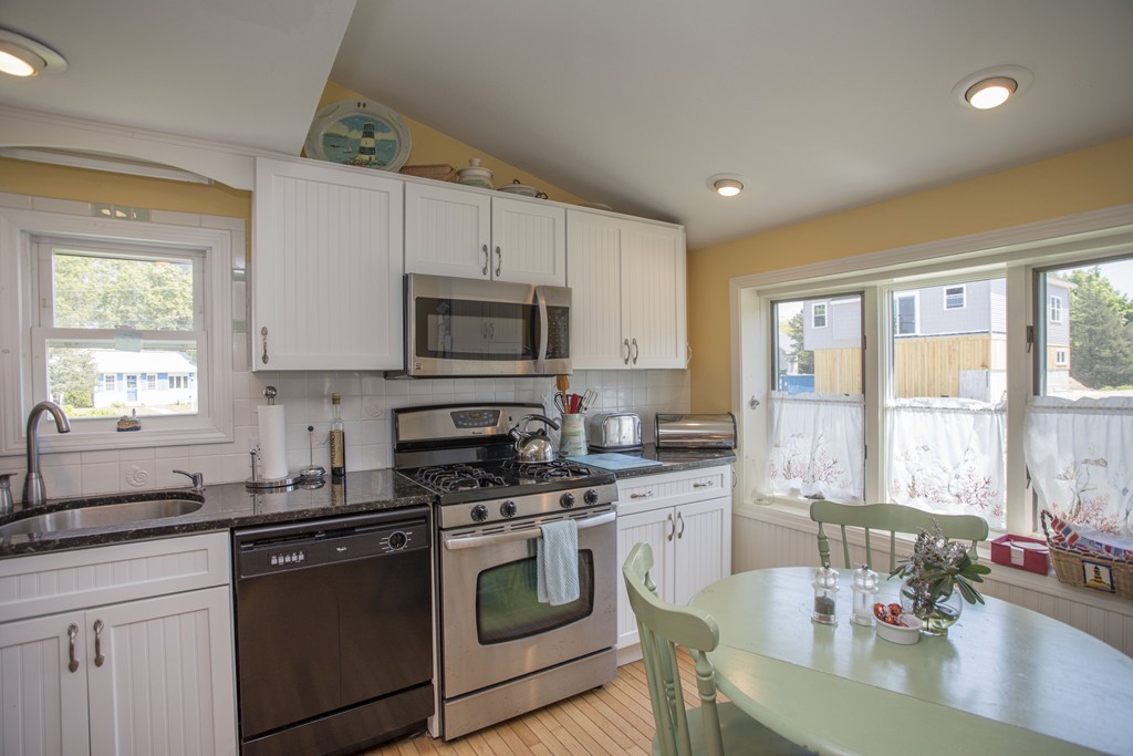 20 Mashnee Road Bourne, MA 02532 - Photo 4 of 25