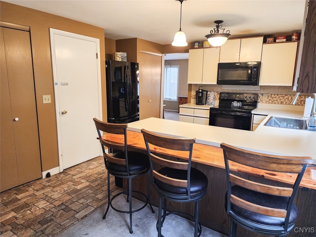 4635 Wisteria Circle Manlius, NY 13104 - Photo 15 of 27 There are also two convenient pantries in the kitc