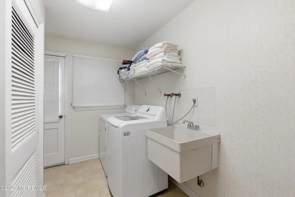 $779,999 | 886 Ocean View Drive, Toms River, NJ 08753