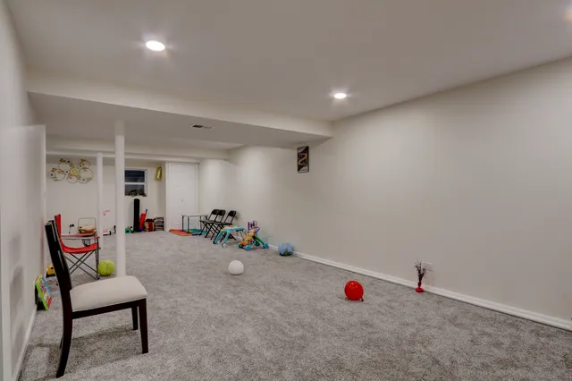 a view of a house with backyard and a tree