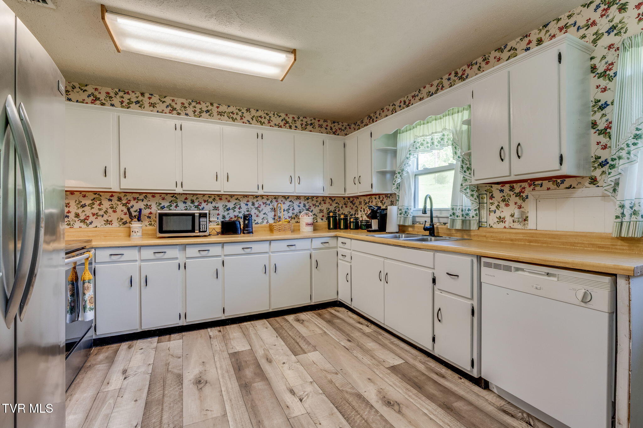 2251 Siam Road Elizabethton, TN 37643 - Photo 9 of 36 008