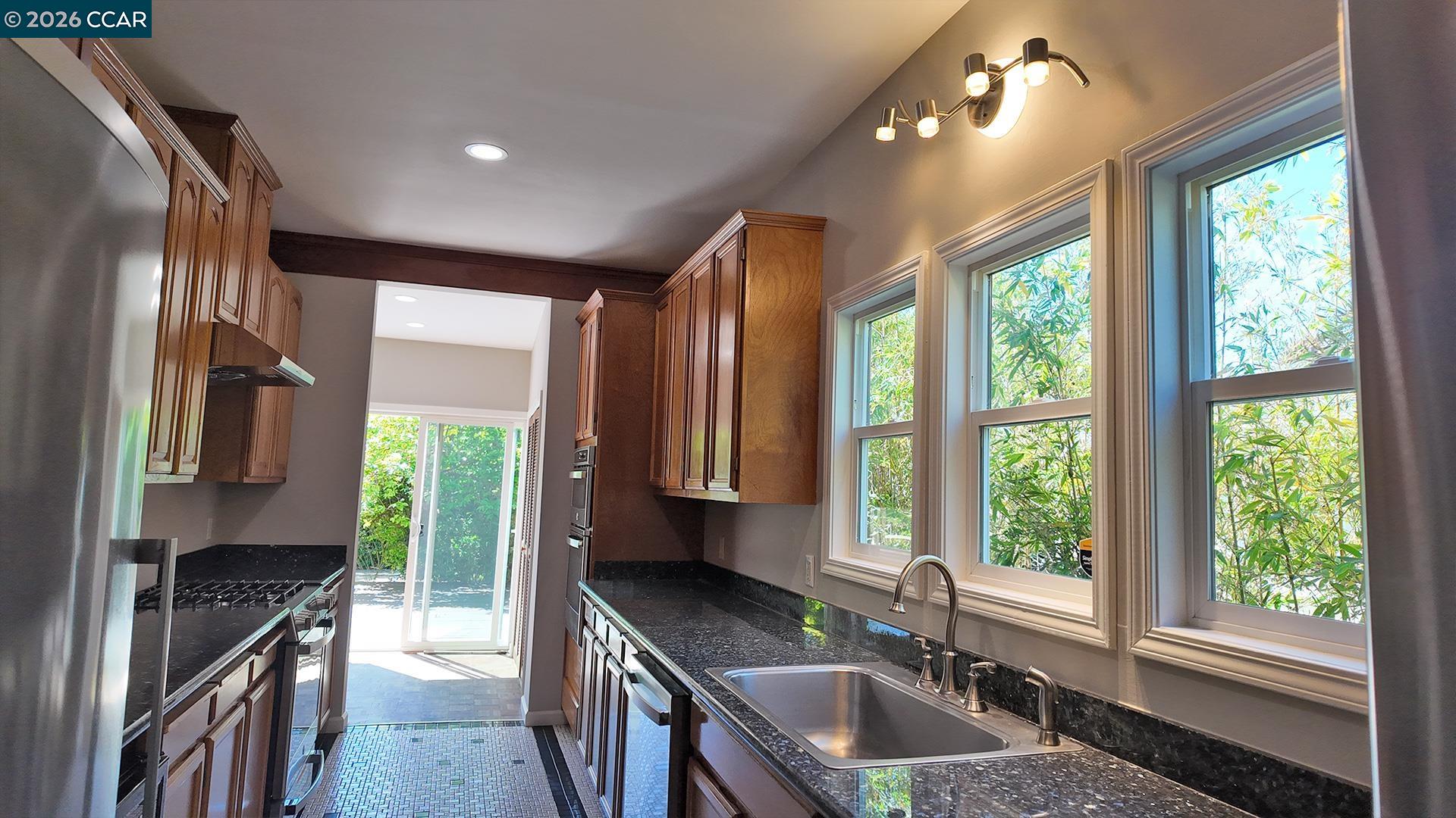 113 Bancroft Road Burlingame, CA 94010 - Photo 7 of 14