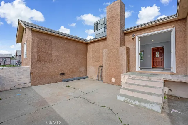 a view of a house with a outdoor space