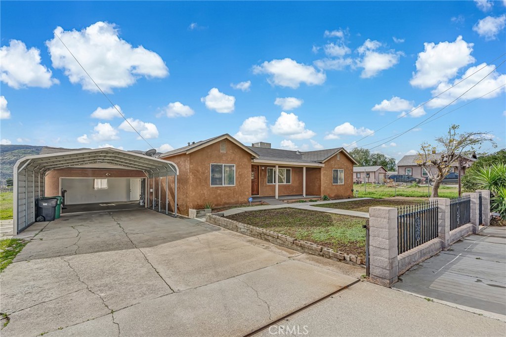 720 East George Street Banning, CA 92220 - Photo 3 of 40