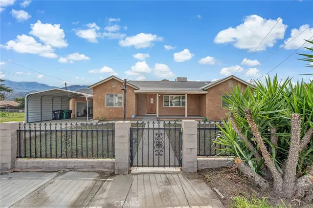 a view of a house with a backyard