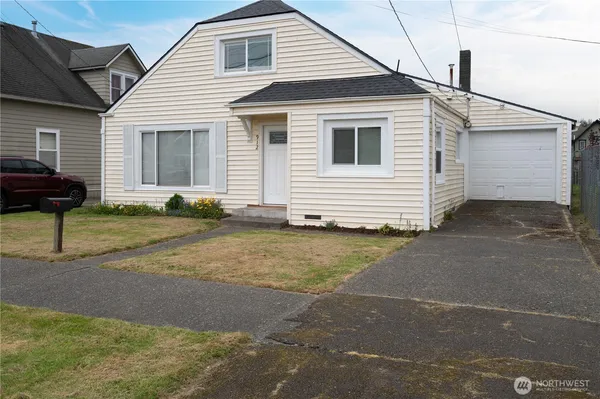 $279,900 | 912 1st Street, Hoquiam, WA 98550