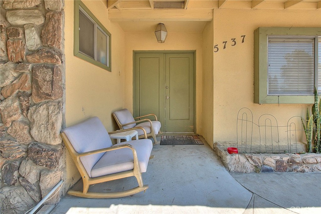 5737 Riverside Avenue Rialto, CA 92377 - Photo 6 of 33