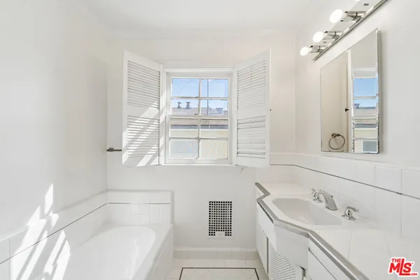 $4,695 | 1284 South Beverly Glen Boulevard, Los Angeles, CA 90024