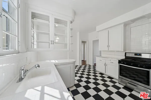 $4,695 | 1284 South Beverly Glen Boulevard, Los Angeles, CA 90024