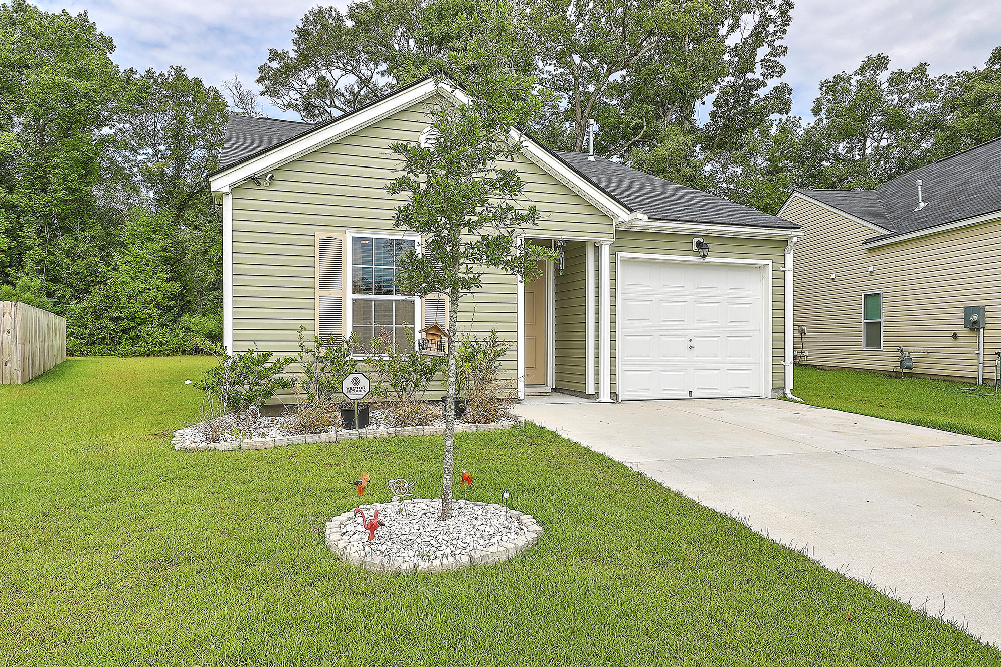 122 Brittondale Road Summerville, SC 29485 - Photo 3 of 15 IMG_3217_18_19_20_21_22_23