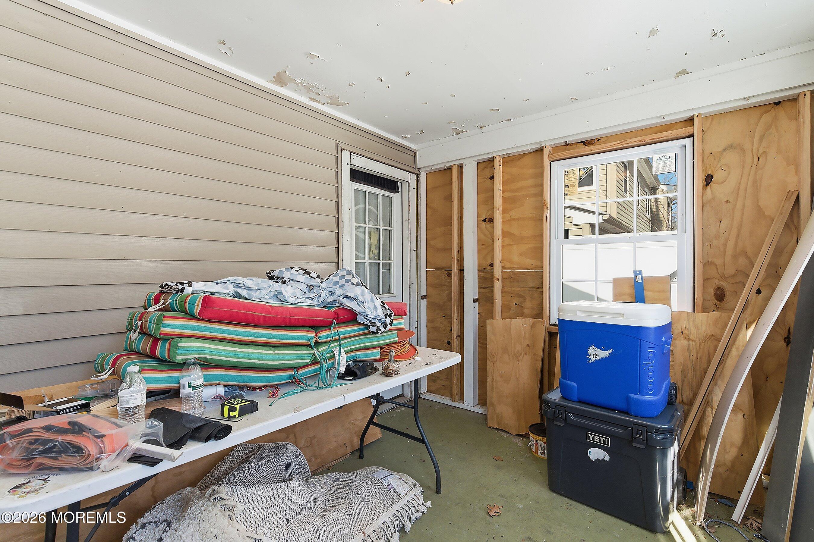 70 Oak Ridge Parkway Toms River, NJ 08755 - Photo 25 of 34 a room with musical instruments