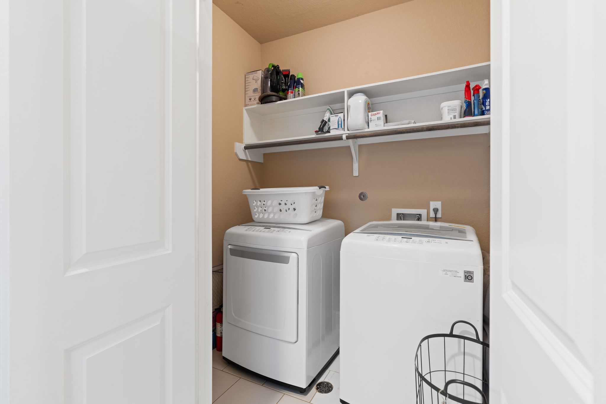 2503 Maxroy Street Houston, TX 77007 - Photo 33 of 35 Large laundry space conveniently located on the third floor.