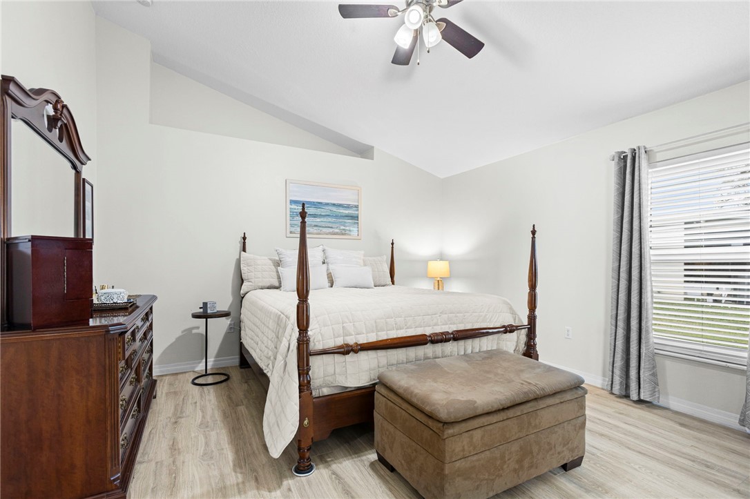 2551 12th Square Southwest Vero Beach, FL 32968 - Photo 14 of 32