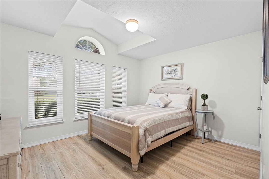 2551 12th Square Southwest Vero Beach, FL 32968 - Photo 16 of 32