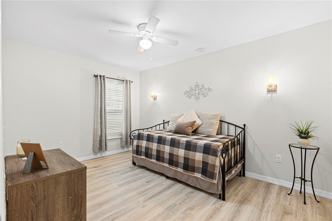 2551 12th Square Southwest Vero Beach, FL 32968 - Photo 18 of 32