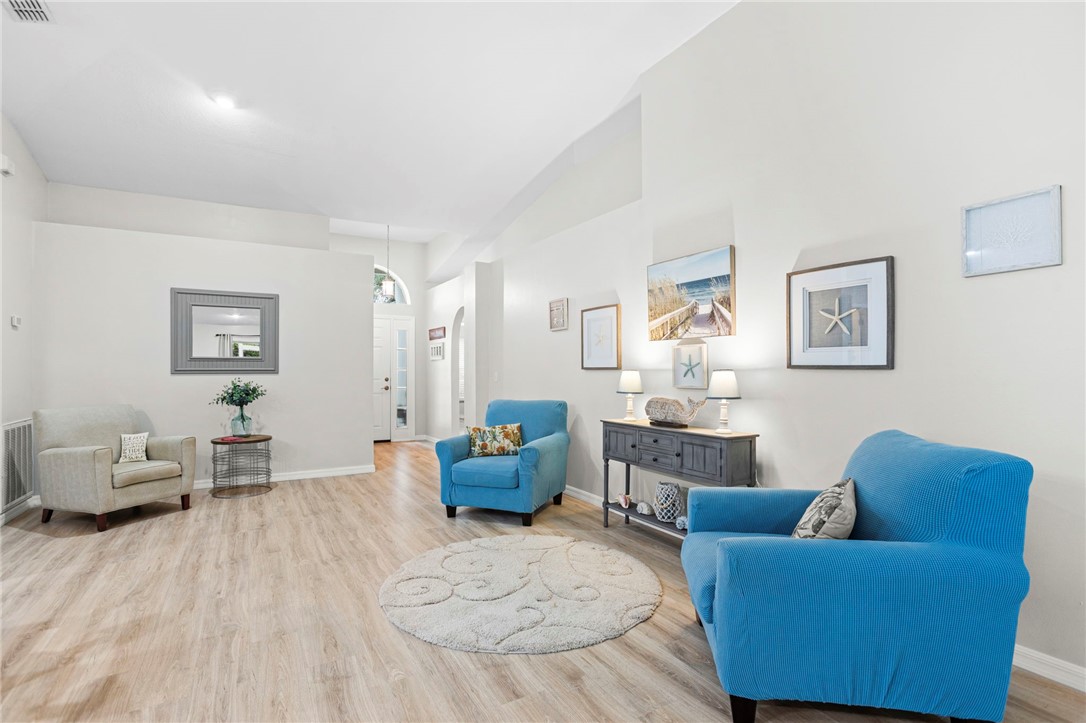 2551 12th Square Southwest Vero Beach, FL 32968 - Photo 4 of 32