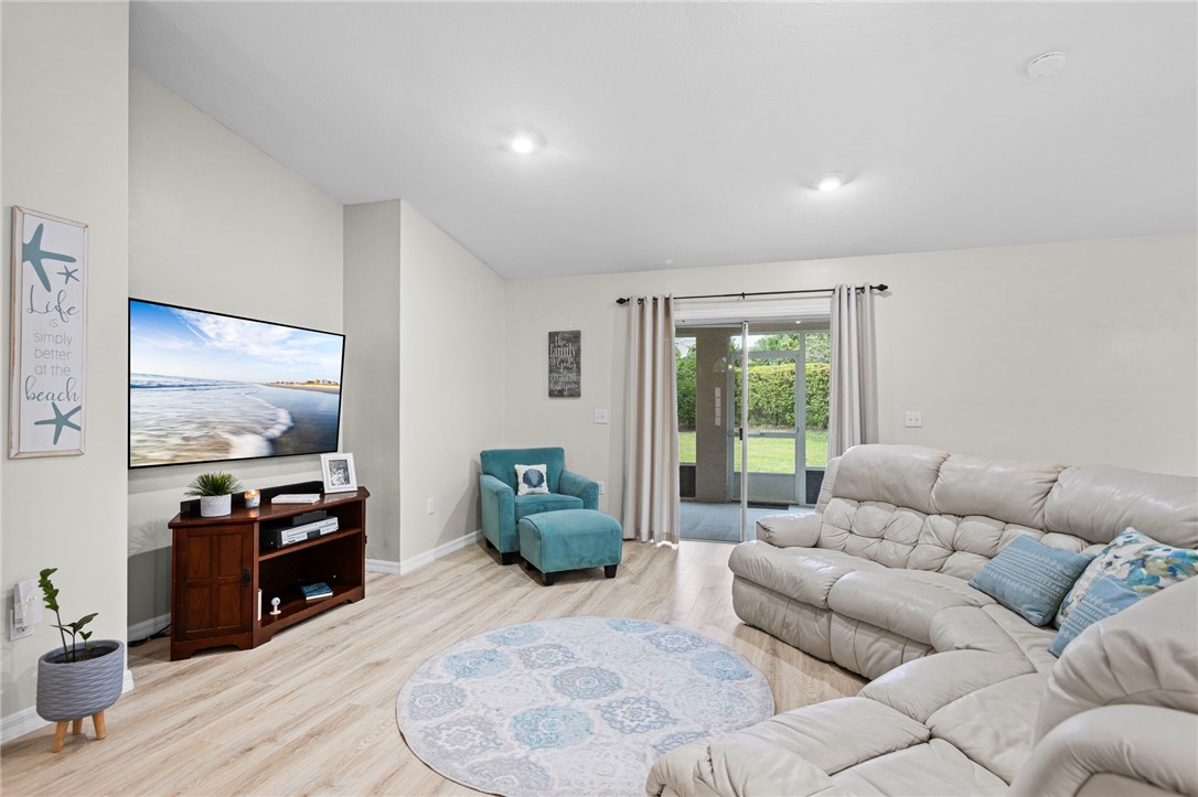 2551 12th Square Southwest Vero Beach, FL 32968 - Photo 5 of 32