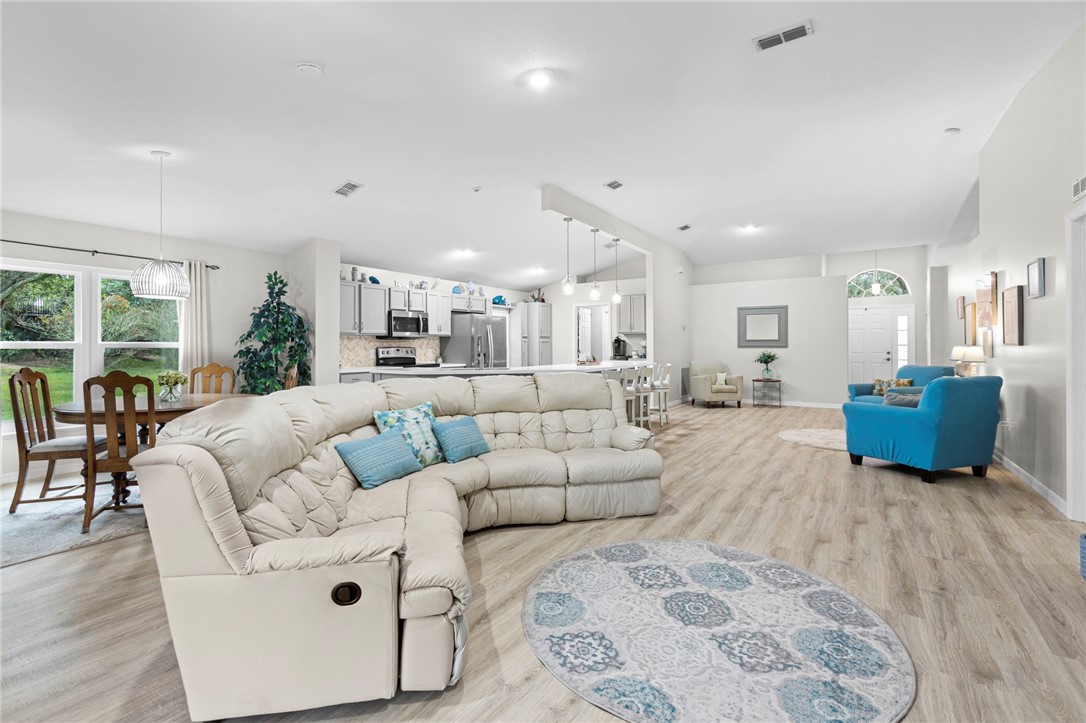 2551 12th Square Southwest Vero Beach, FL 32968 - Photo 6 of 32