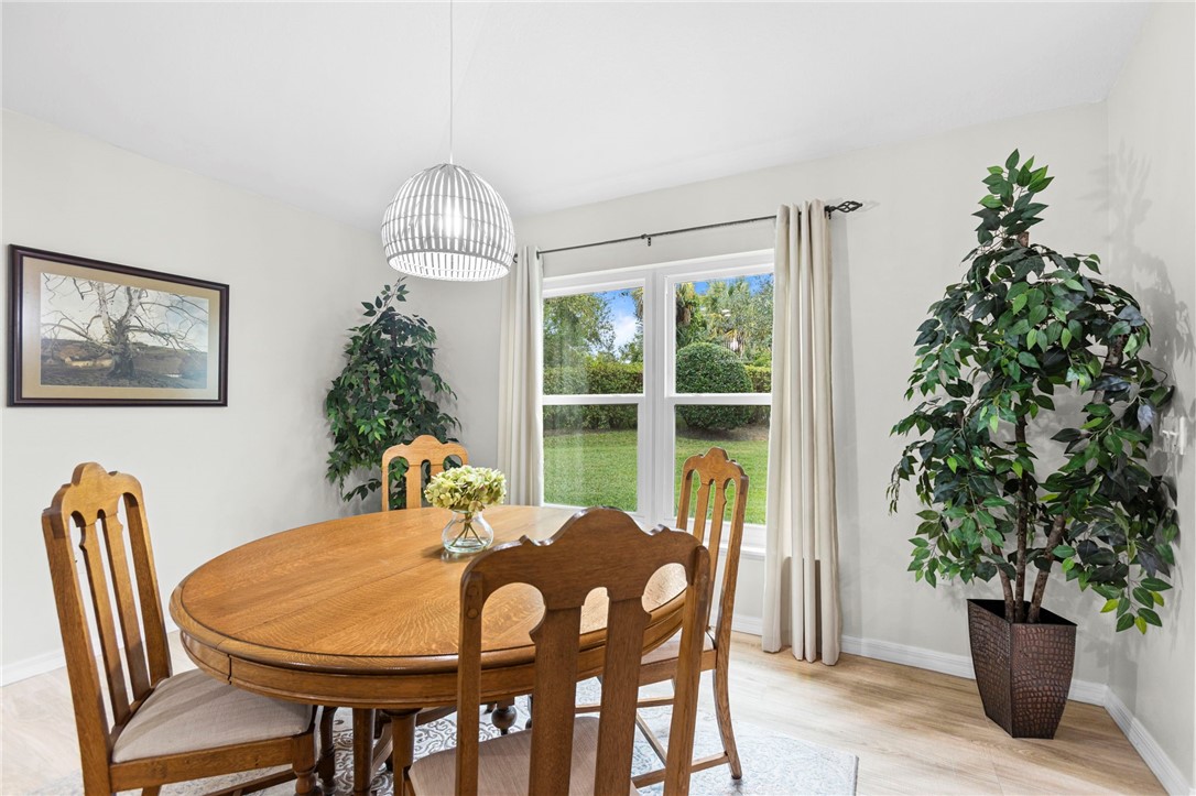 2551 12th Square Southwest Vero Beach, FL 32968 - Photo 10 of 32