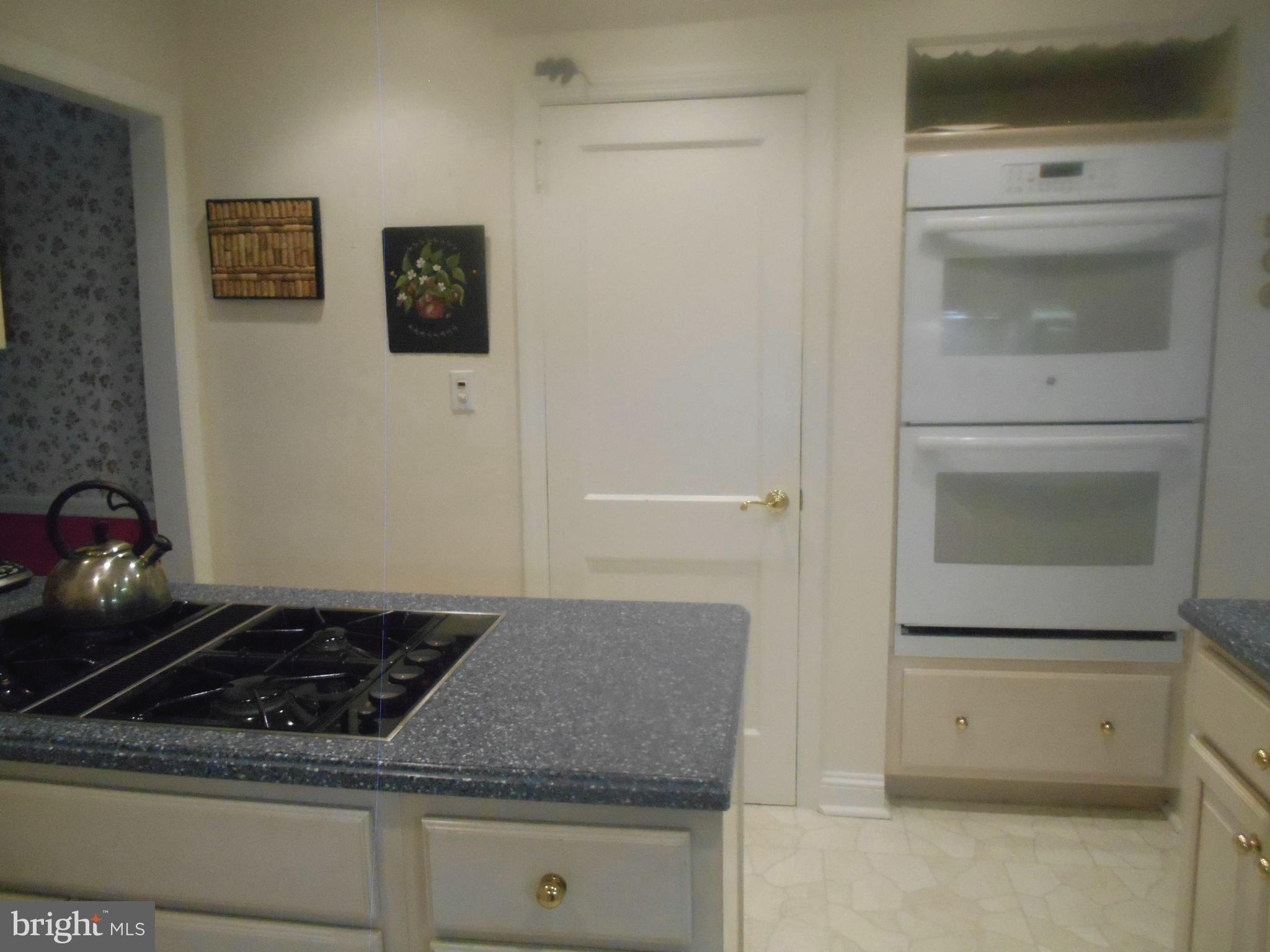 552 West Rolling Road Springfield, PA 19064 - Photo 5 of 20
