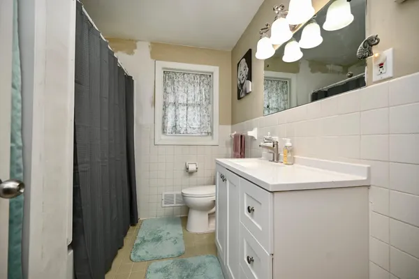 $250,000 | 1617 Poplar Drive, Red Wing, MN 55066