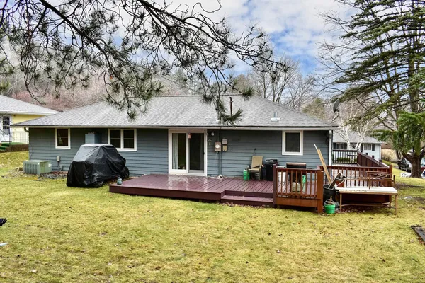 $250,000 | 1617 Poplar Drive, Red Wing, MN 55066