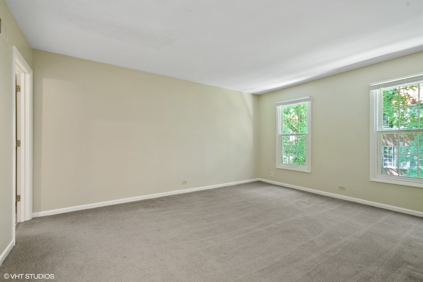 520 Shorely Drive, Unit 201 Barrington, IL 60010 - Photo 6 of 12 an empty room with windows