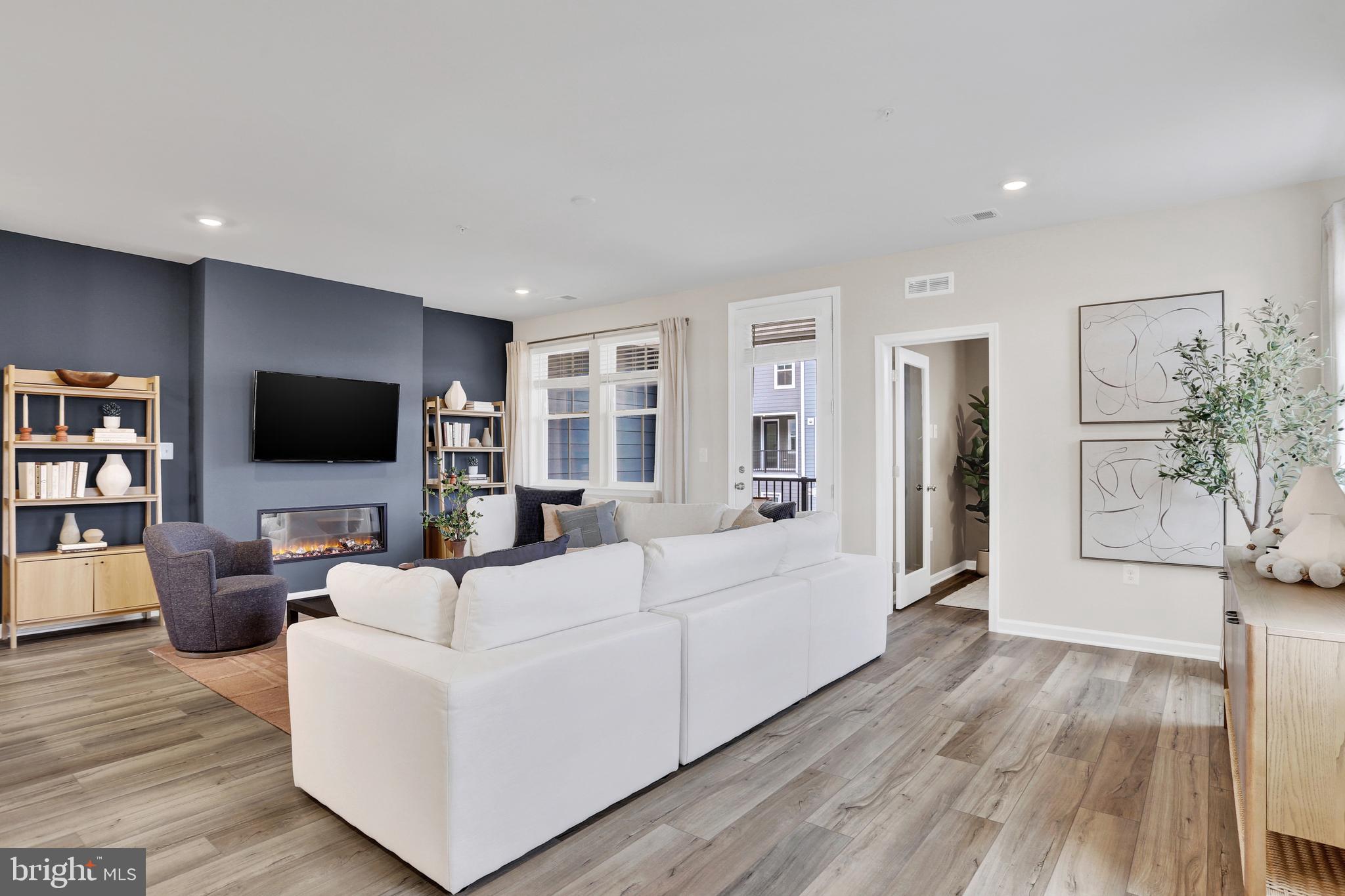 9675 Swallowtail Lane Manassas, VA 20110 - Photo 8 of 36