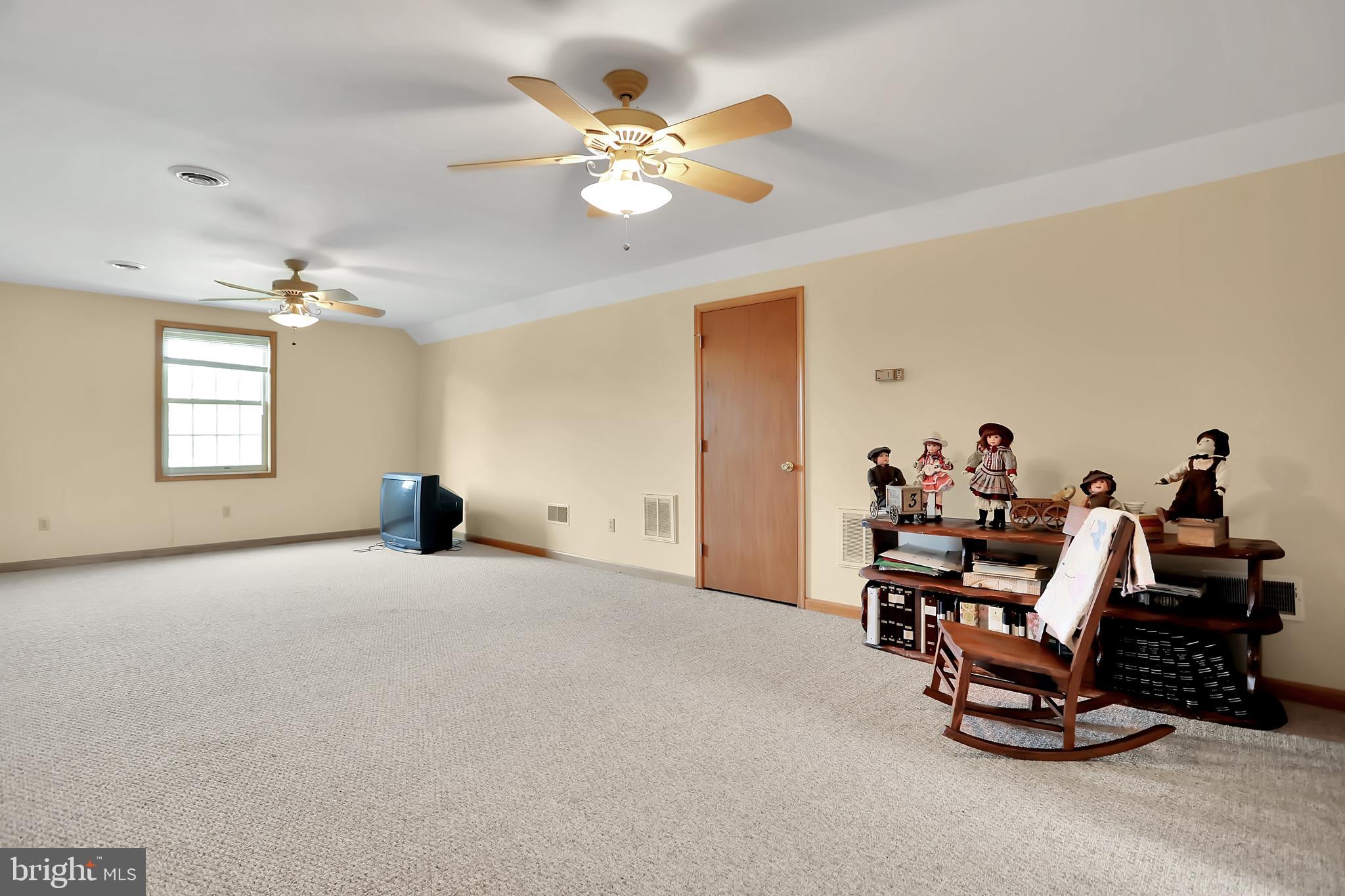 16602 Kendle Road Williamsport, MD 21795 - Photo 43 of 87 Large room over the garage