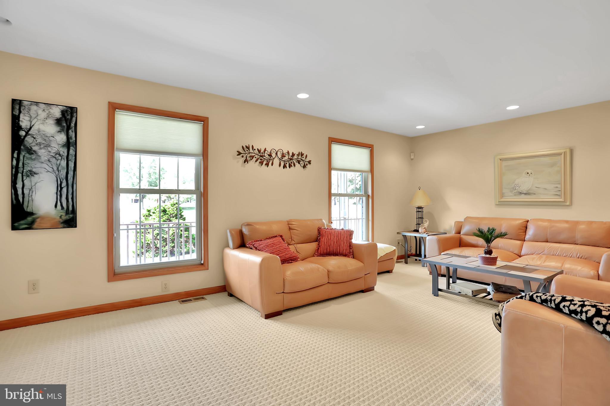 16602 Kendle Road Williamsport, MD 21795 - Photo 9 of 87 Living Room