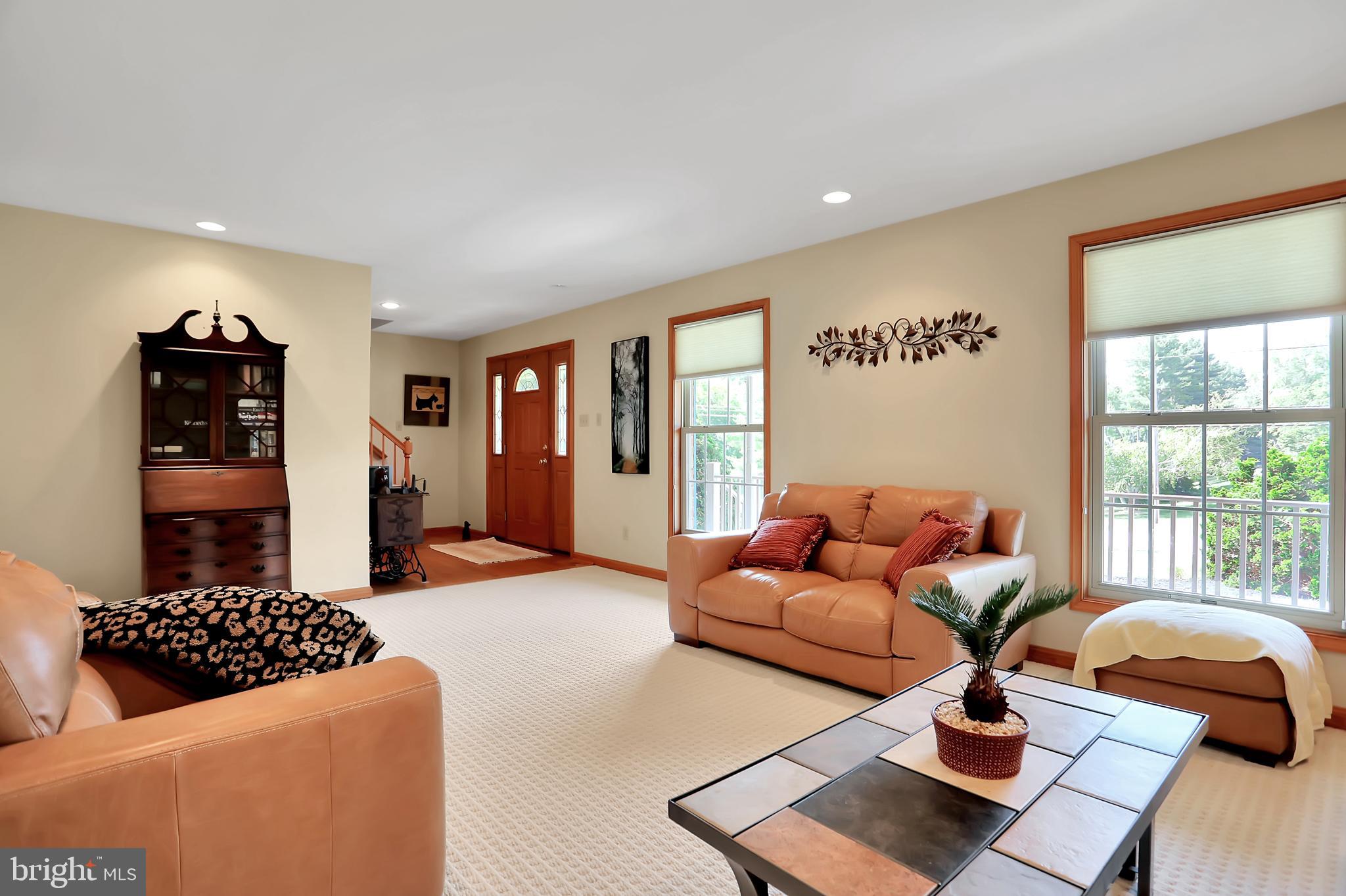 16602 Kendle Road Williamsport, MD 21795 - Photo 10 of 87 Living Room