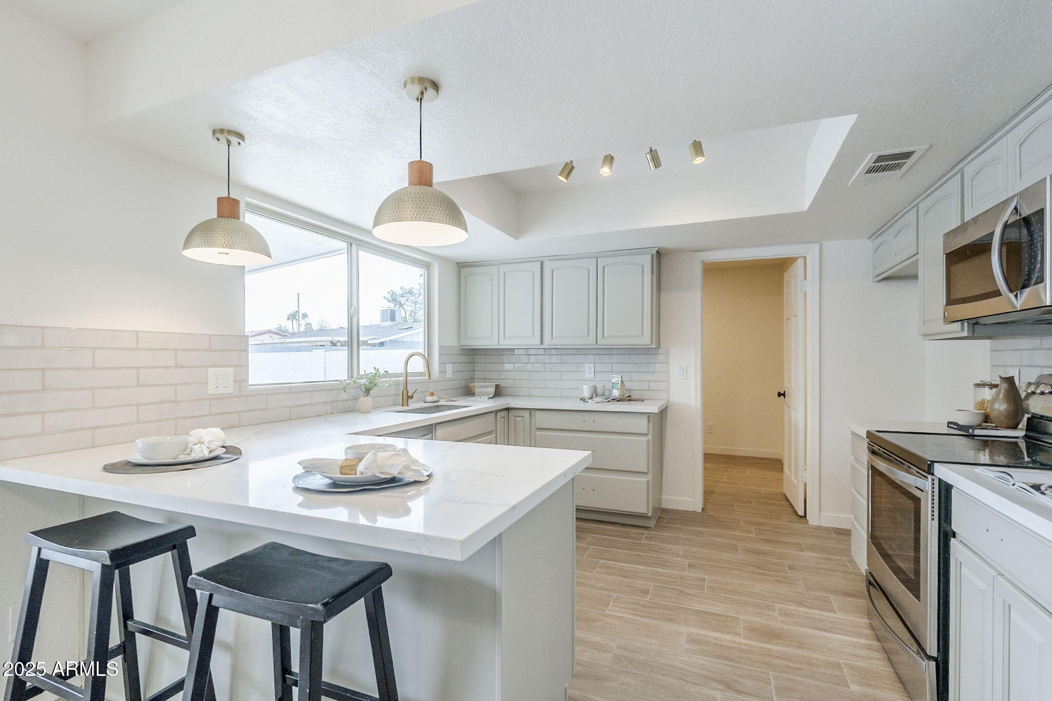 1915 West Nopal Circle Mesa, AZ 85202 - Photo 11 of 44 Breakfast Bar