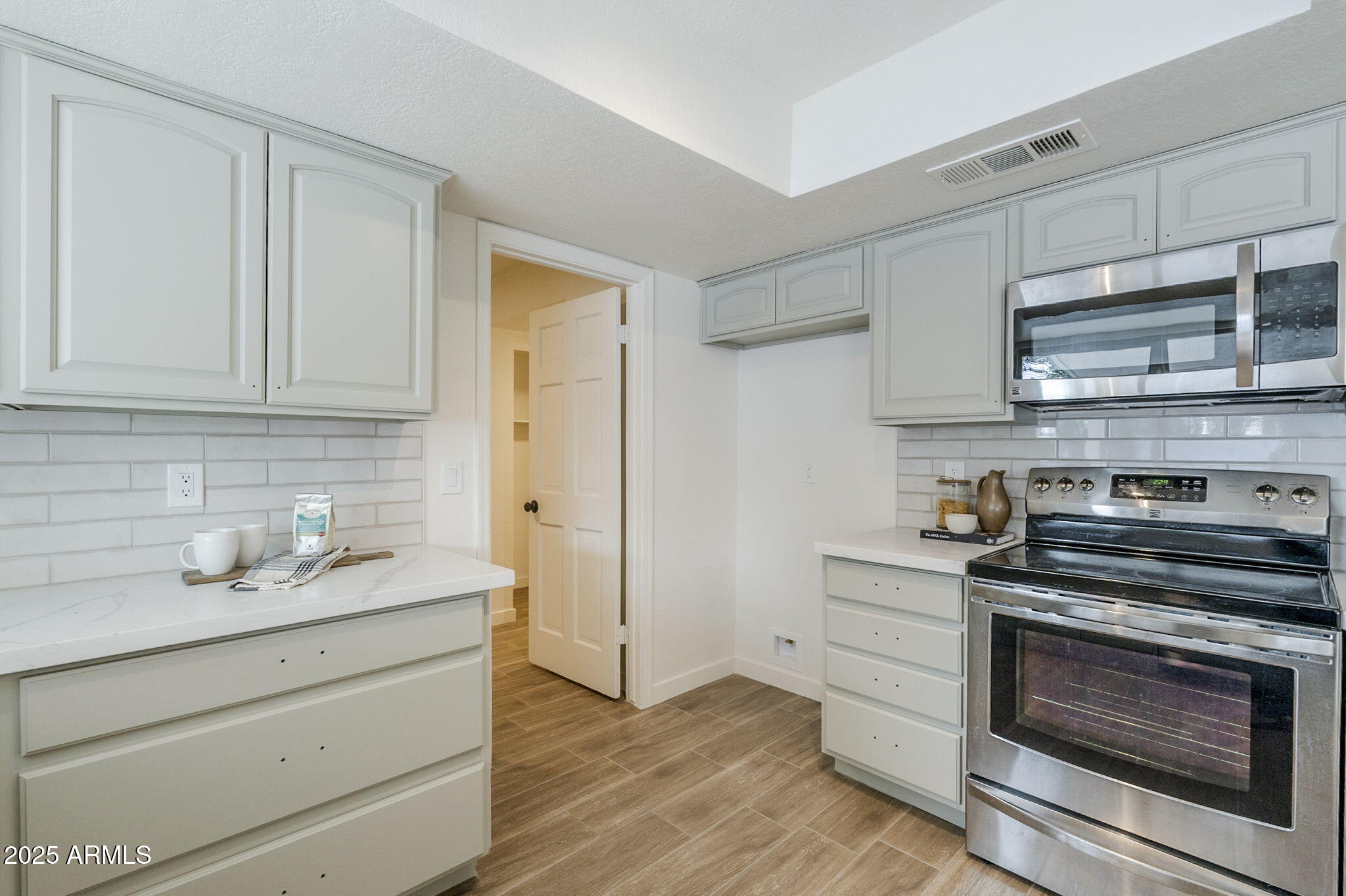 1915 West Nopal Circle Mesa, AZ 85202 - Photo 12 of 44 Kitchen