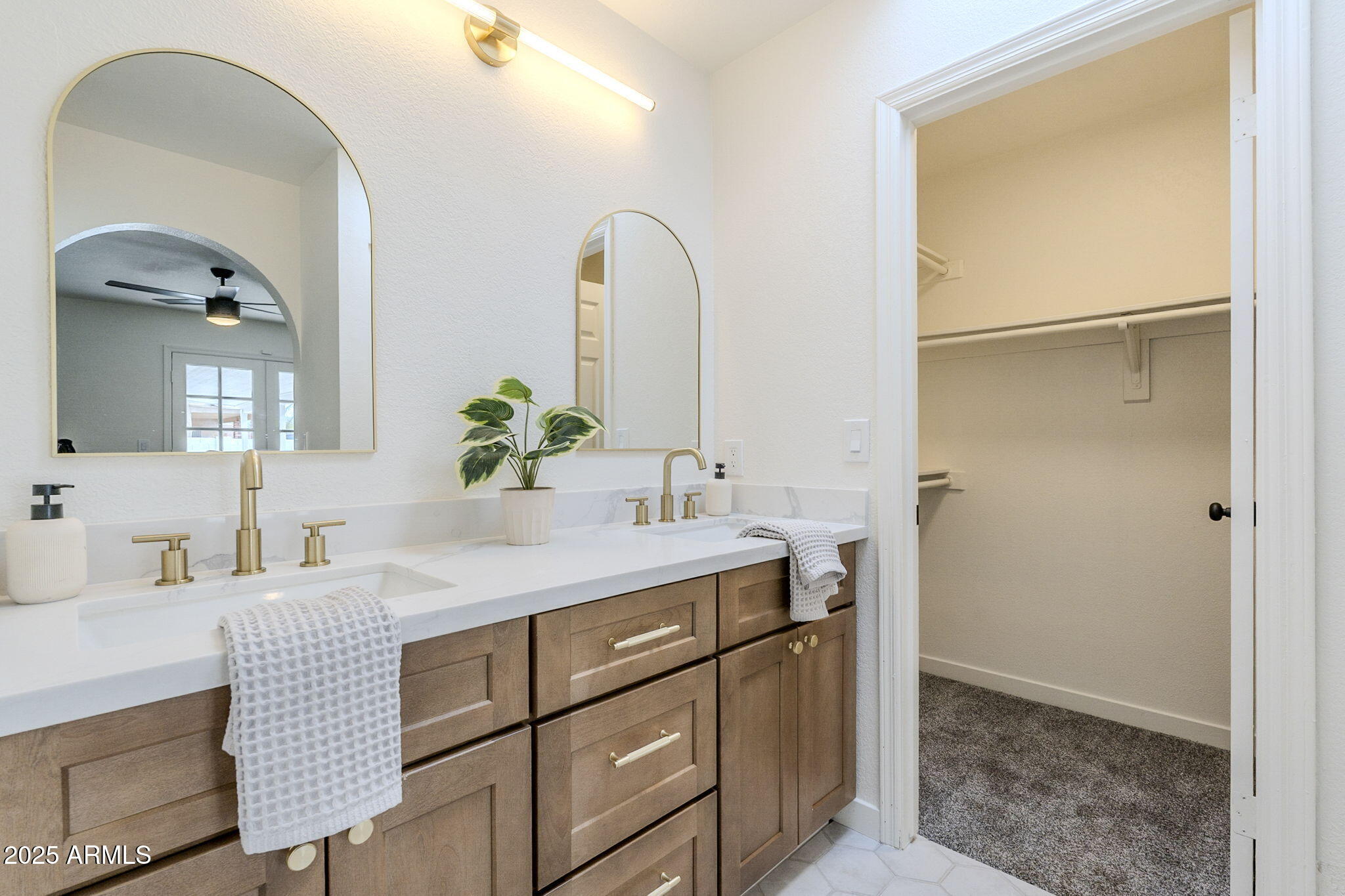 1915 West Nopal Circle Mesa, AZ 85202 - Photo 27 of 44 Primary En Suite