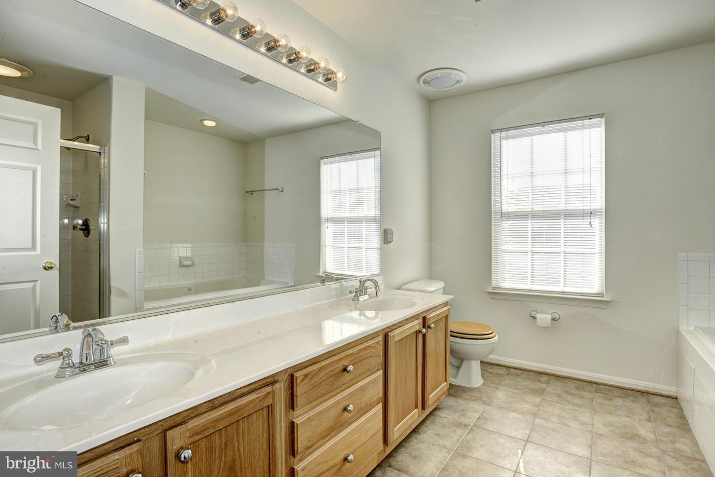 8108 Pepper Ridge Way Gaithersburg, MD 20877 - Photo 19 of 30 Bath (Master)