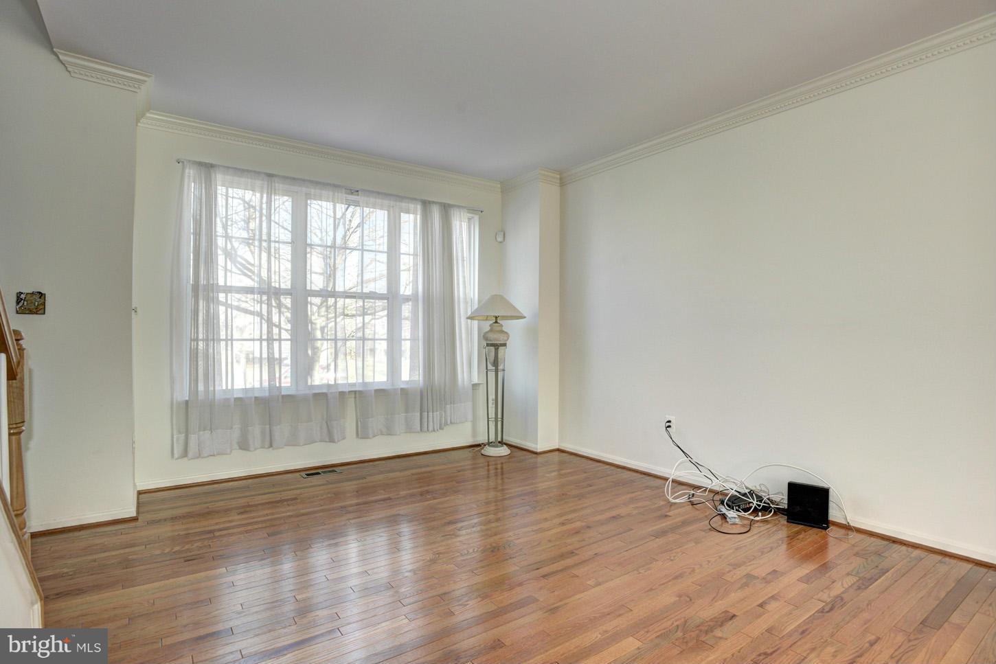 8108 Pepper Ridge Way Gaithersburg, MD 20877 - Photo 4 of 30 Living Room