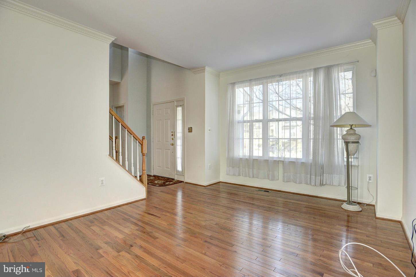 8108 Pepper Ridge Way Gaithersburg, MD 20877 - Photo 5 of 30 Living Room