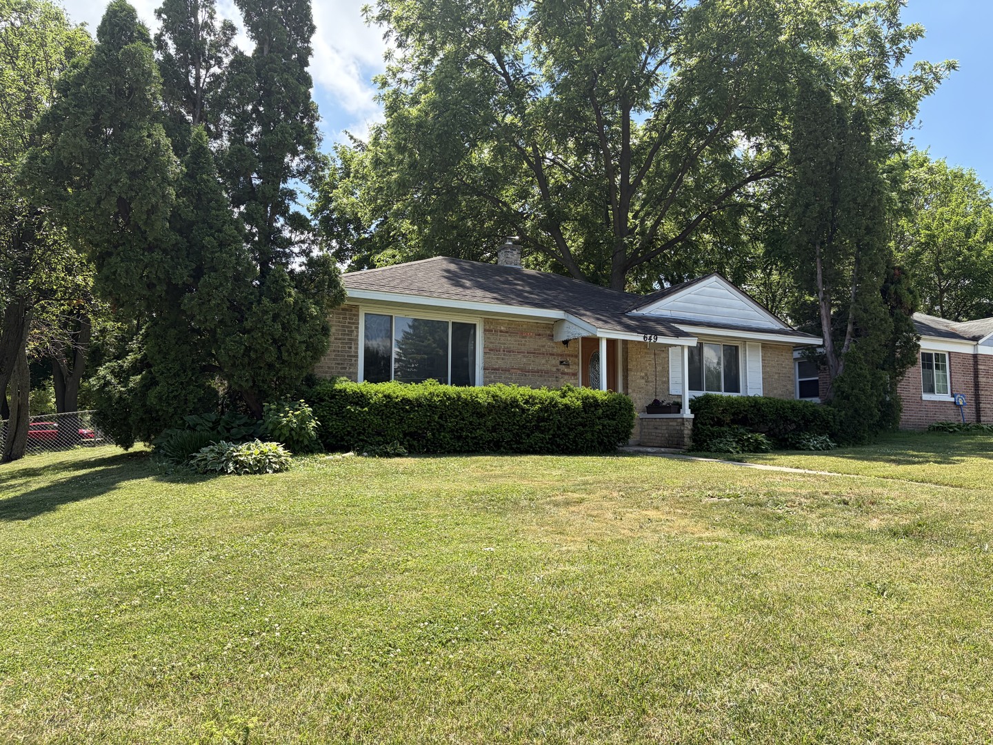 649 East Rockland Road Libertyville, IL 60048 - Photo 2 of 3