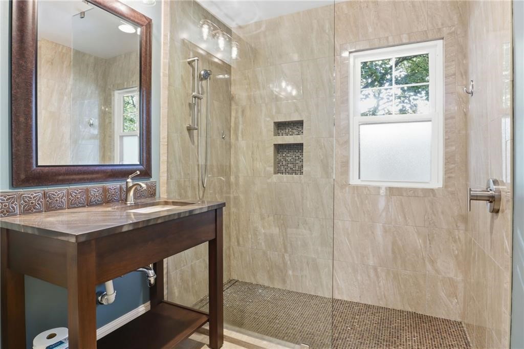 155 Edgerton Street, Unit 1 Rochester, NY 14607 - Photo 22 of 41 Full Bathroom 1