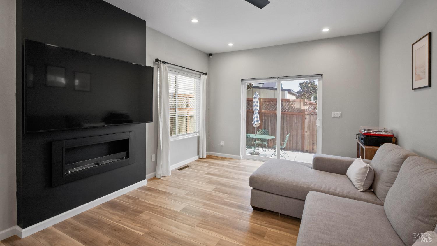 2213 Tapian Way Santa Rosa, CA 95403 - Photo 5 of 31