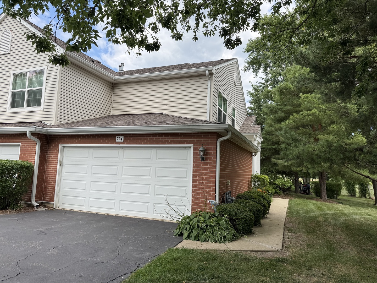 794 Old Checker Road Buffalo Grove, IL 60089 - Photo 1 of 19