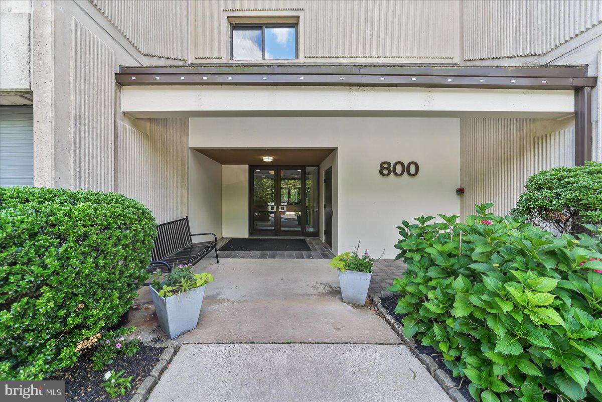 800 Avondale Road, Unit 2Q Wallingford, PA 19086 - Photo 3 of 24 Front of Building