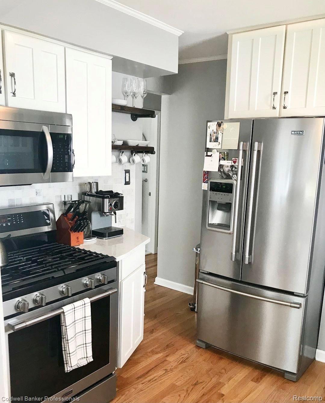 960 Princeton Road Berkley, MI 48072 - Photo 3 of 15 Updated kitchen with stainless steel appliances
