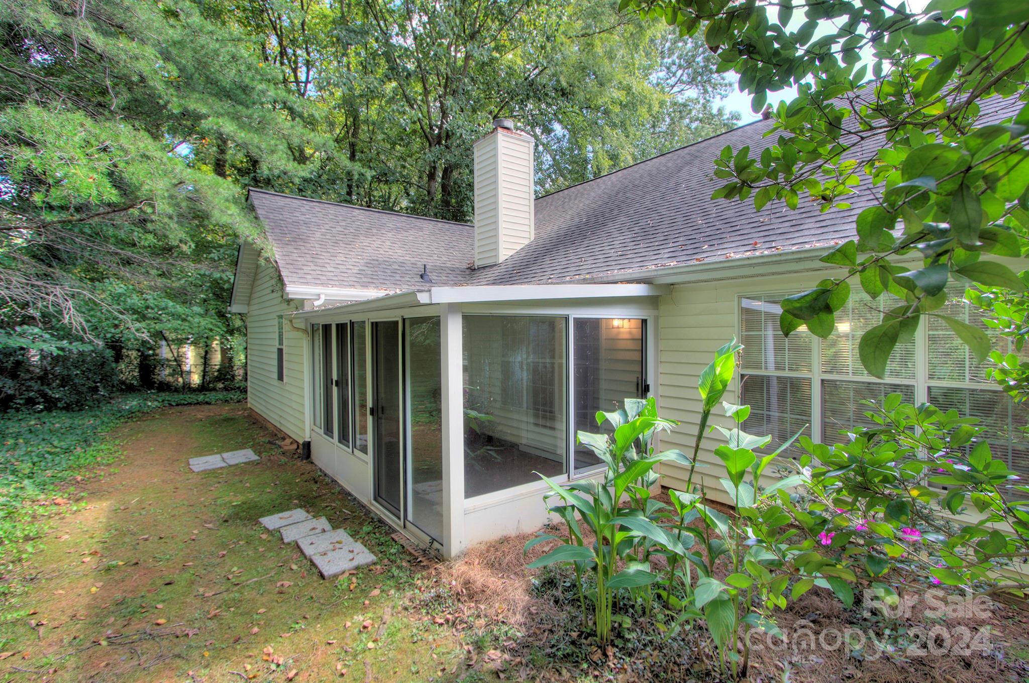 6015 Ridge Point Court Charlotte, NC 28212 - Photo 5 of 27 Gallery Image 5