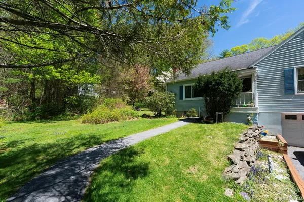 $1,500 | 21 Van Dam Road, Hyde Park, NY 12538